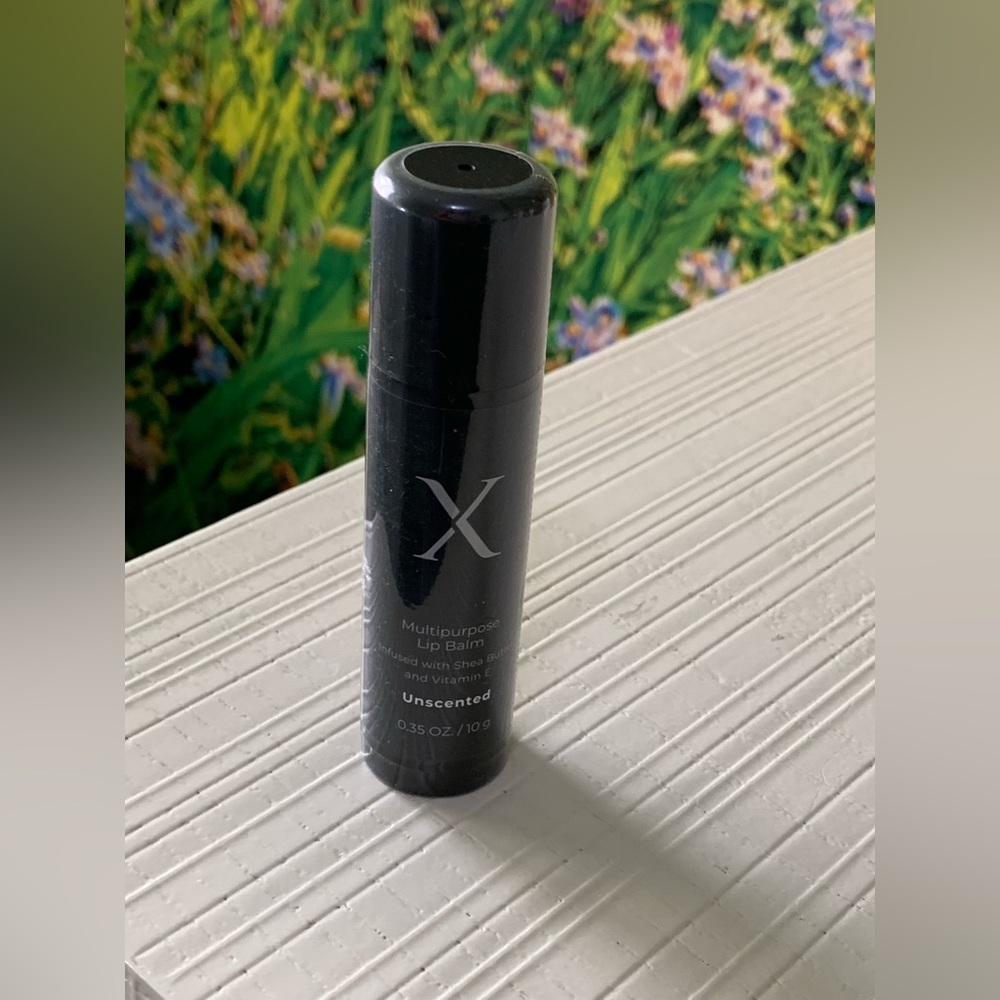 Express lip balm with shea butter and vitamin E